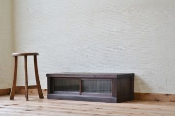 アンティーク家具　古い木のモールガラスアンティークローボード