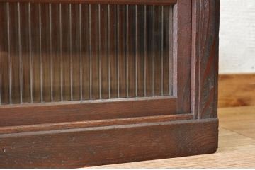 アンティーク家具　古い木のモールガラスアンティークローボード