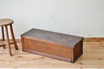 アンティーク家具　古い木のモールガラスアンティークローボード