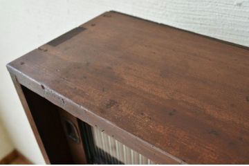 アンティーク家具　希少!珍しいデザインのモールガラス本棚(飾り棚)