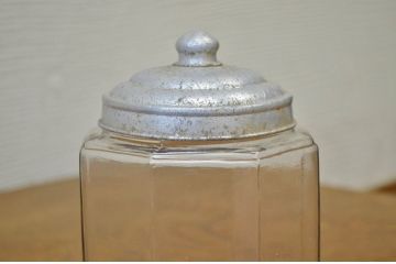 小振りなアンティーク八角瓶(ガラスビン)