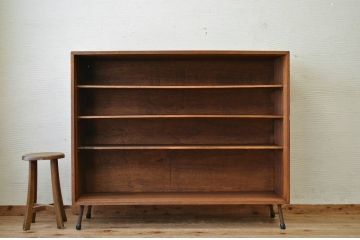アンティーク家具　古い木の脚付きアンティーク飾り棚2　(陳列棚、下駄箱)