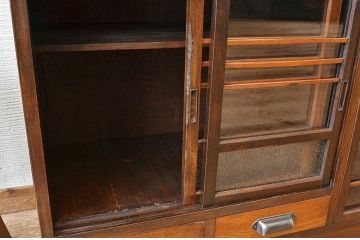 アンティーク家具　可愛いデザイン!ダイヤガラスアンティーク収納棚