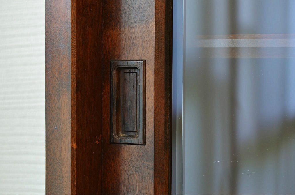 ◇中古　北海道民芸家具収納棚(食器棚)