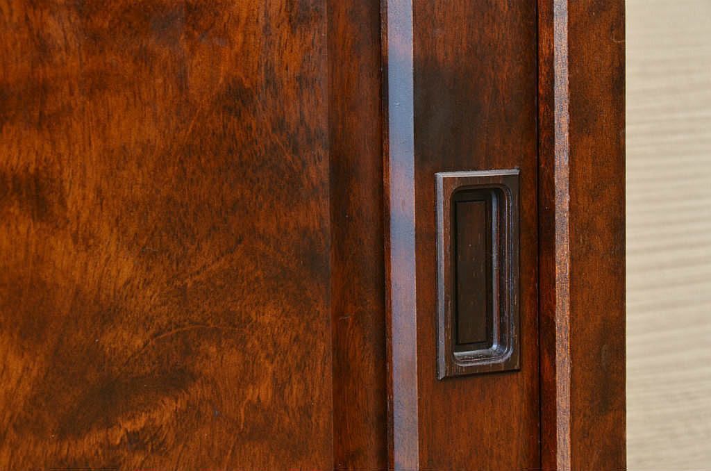 ◇中古　北海道民芸家具収納棚(食器棚)