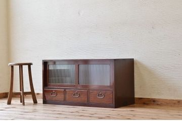 アンティーク家具　漆の綺麗なモールガラスローボード