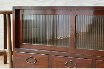 アンティーク家具　漆の綺麗なモールガラスローボード