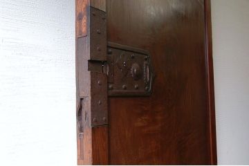 総欅!木目の素晴らしい一枚板蔵戸(玄関戸)