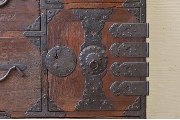 アンティーク家具　古民具　骨董　大振りな時代箪笥