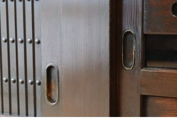 アンティーク家具　素敵なデザイン!古い水屋箪笥サイドボード