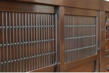 アンティーク家具　素敵なデザイン!古い水屋箪笥サイドボード