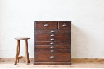 アンティーク家具　素敵な雰囲気!古いナラ材の9杯引き出し