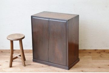 アンティーク家具　素敵な雰囲気!古いナラ材の9杯引き出し