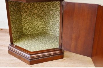 中古　イタリア製六角縦型キャビネット(ガラスケース、ショーケース)