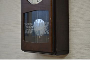 アンティーク雑貨　レトロなデザインのアンティーク掛け時計1　(ボンボン時計、柱時計)