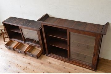 アンティーク家具　古い栓材のシンプルなアンティーク収納棚(飾り棚)