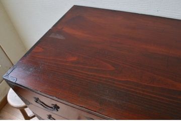 アンティーク家具　漆の綺麗な大振り岩谷堂箪笥