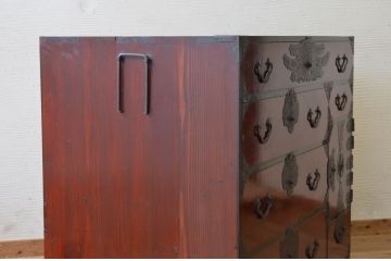 アンティーク家具　漆の綺麗な大振り岩谷堂箪笥