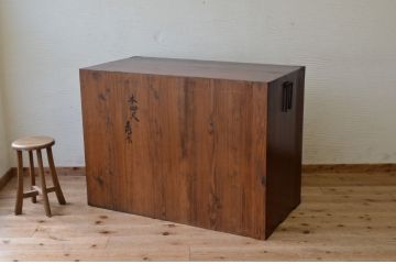 アンティーク家具　漆の綺麗な大振り岩谷堂箪笥