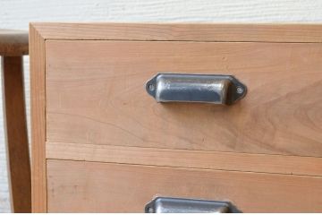 アンティーク家具　古い木味のシンプルな小引き出し