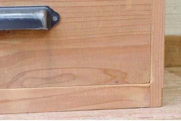 アンティーク家具　古い木味のシンプルな小引き出し
