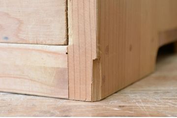 アンティーク家具　古い木味のシンプルな小引き出し
