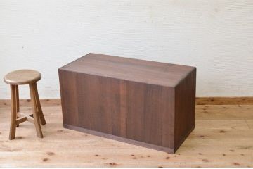 アンティーク家具　古い木のシンプルなアンティークローボード
