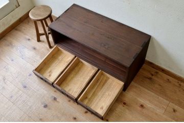 アンティーク家具　シンプルなアンティークローボード