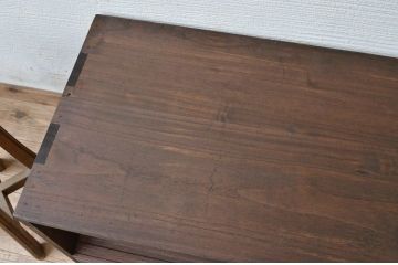 アンティーク家具　シンプルなアンティークローボード