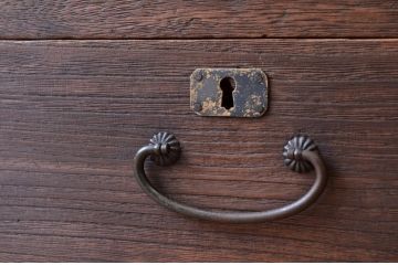 アンティーク家具　シンプルなアンティークローボード