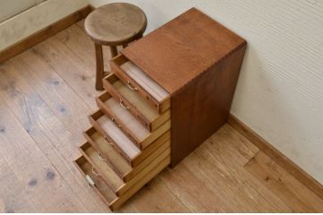 アンティーク家具　古いナラ材のネームプレート付きアンティーク小引き出し