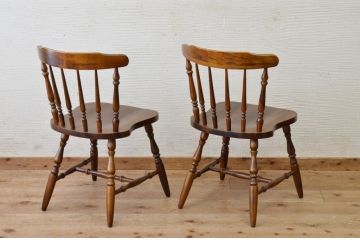 中古　メーカー不明作りの良いスティックバックチェア2脚