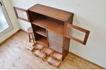 アンティーク家具　可愛いデザイン!変り型アンティーク収納棚(本棚)