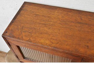 アンティーク家具　可愛いデザイン!変り型アンティーク収納棚(本棚)
