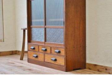 アンティーク家具　可愛いデザイン!変り型アンティーク収納棚(本棚)
