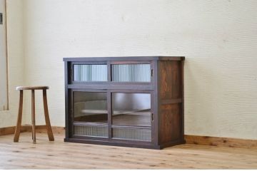 アンティーク家具　味わい深いモールガラス収納棚