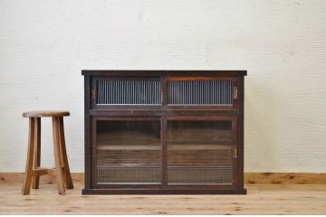 アンティーク家具　味わい深いモールガラス収納棚