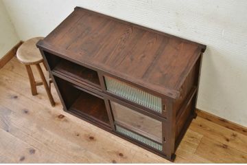 アンティーク家具　味わい深いモールガラス収納棚