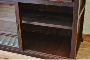 アンティーク家具　味わい深いモールガラス収納棚