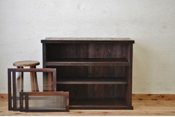 アンティーク家具　味わい深いモールガラス収納棚