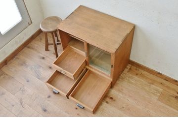 アンティーク家具　素敵な雰囲気!古い木味のアンティーク収納棚