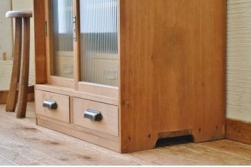 アンティーク家具　素敵な雰囲気!古い木味のアンティーク収納棚