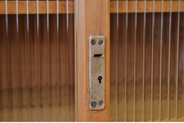 アンティーク家具　素敵な雰囲気!古い木味のアンティーク収納棚