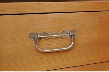 アンティーク家具　素敵な雰囲気!古い木味のアンティーク収納棚