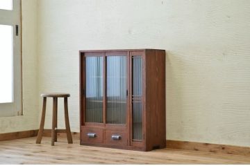 アンティーク家具　古い木のモールガラスアンティーク収納棚