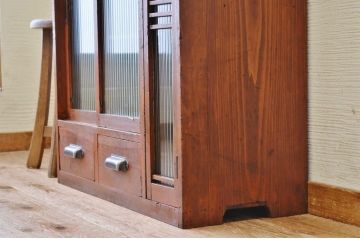 アンティーク家具　古い木のモールガラスアンティーク収納棚