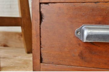 アンティーク家具　古い木のモールガラスアンティーク収納棚
