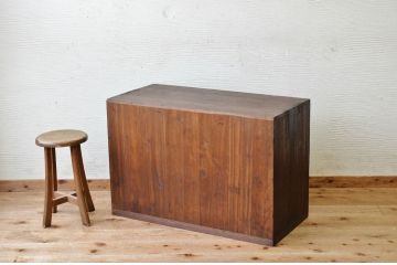 アンティーク家具　シンプルなアンティークローチェスト2