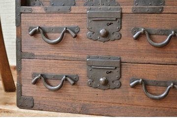 アンティーク家具　古民具　骨董　総桐の小振りな帳場箪笥(桐箪笥、桐たんす)