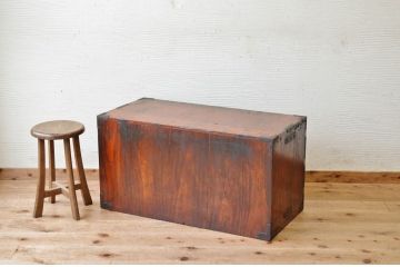 アンティーク家具　古い木の時代箪笥ローチェスト